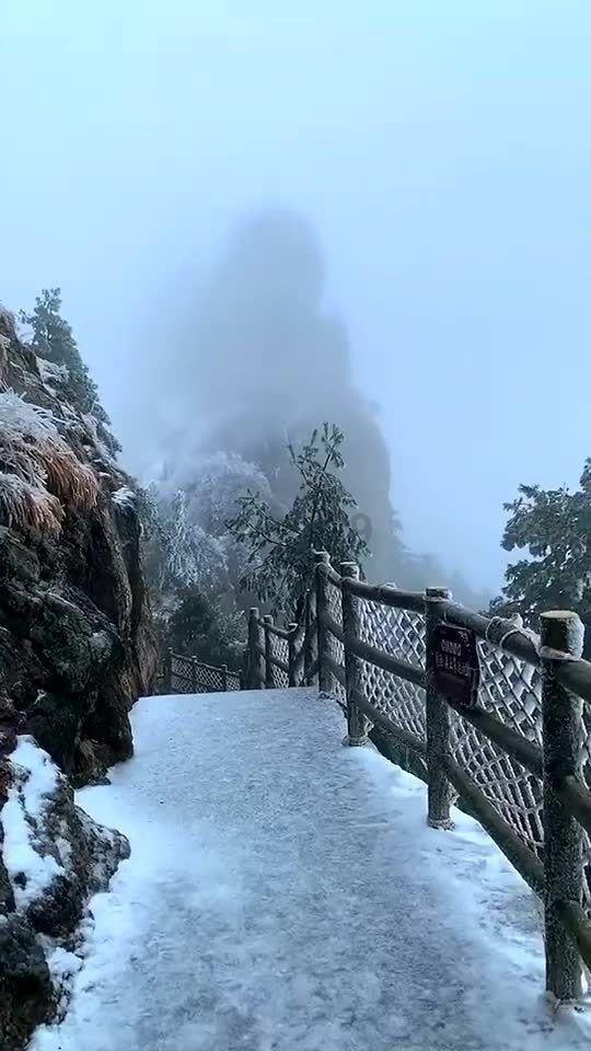 贺岁歌曲《耶噻情歌》悄然走红 南方的小土豆们恨不得飞奔银装素裹的花瑶